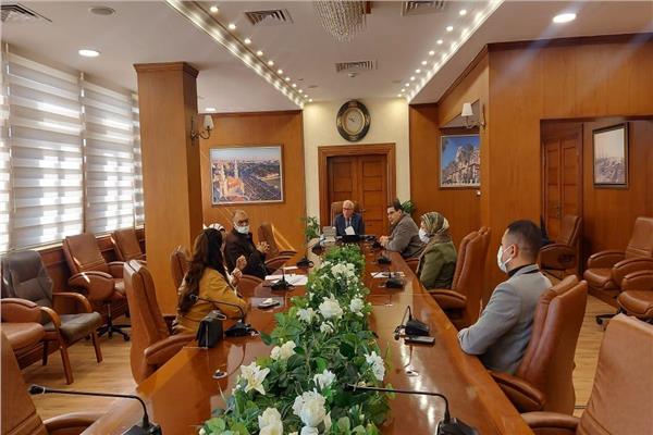 محافظ بورسعيد يناقش إجراءات حوكمة أصول الدولة
