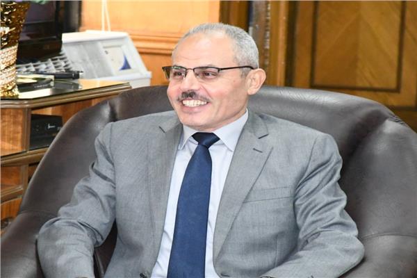 رئيس جامعة قناة السويس