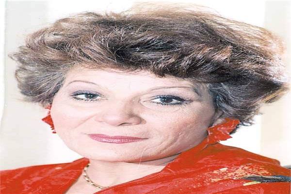 عايدة عبد العزيز