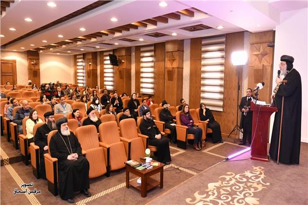 البابا تواضروس يكرم أوائل مبادرة "شبابنا بيقرا" 