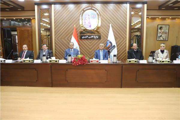 رئيس جامعة جنوب الوادى يرأس لجنة اختيار القيادات الجامعية