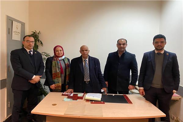 جمارك مطار القاهرة تضبط تهريب كمية من زيت ومخدر الماريجوانا وقلم تجسس