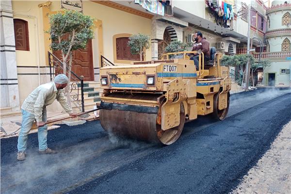 أعمال رصف عدد من شوارع