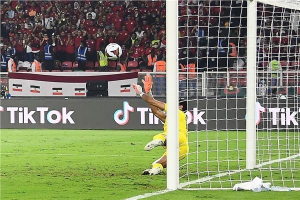 أبو جبل يتصدى لركلة جزاء ماني
