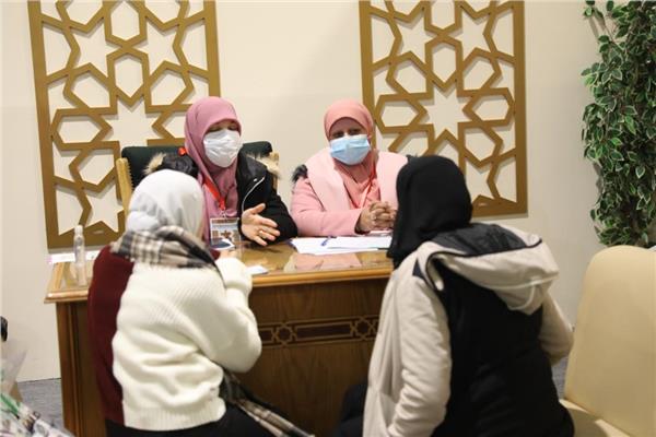 مشاركة واعظات الأزهر في ركن الفتوى 
