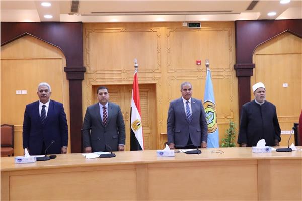 رئيس هيئة تعليم الكبار يشيد بجهود جامعة الأزهر 