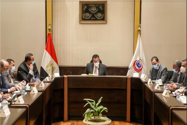 د.خالدعبد الغفار خلال الاجتماع