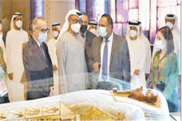 الشيخ محمد بن راشد خلال زيارته للجناح المصرى