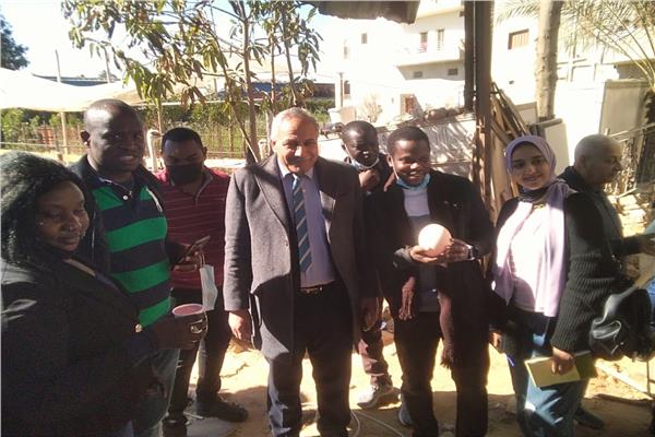 بصور وفود من ٨ دول صديقة تزور زراعات الغربية الشهيرة  