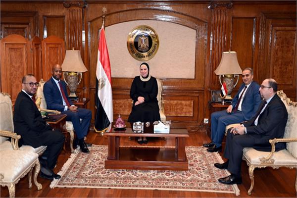 الدكتورة نيفين جامع