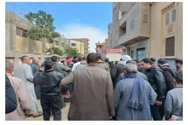 تشيع جنازة «الحاجة سرية».