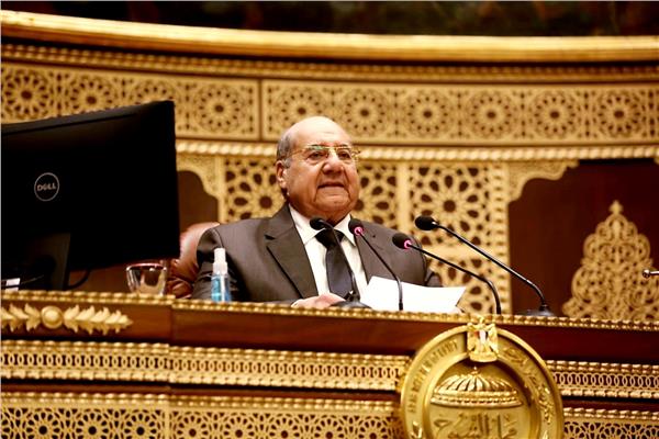 الشيوخ يواصل مناقشة قانون العمل