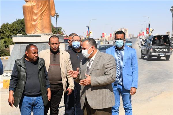السكرتير العام يتابع استعدادات محافظة قنا للإحتفال بالعيد القومي 