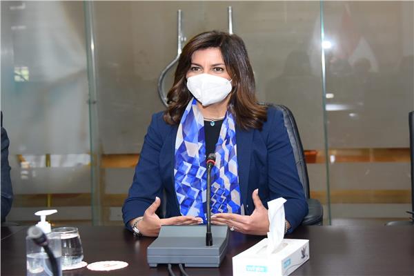  السفيرة نبيلة مكرم وزيرة الهجرة 