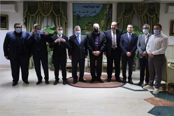 اللواء خالد فودة محافظ جنوب سيناء مع وفد الهيئة العامة للإعتماد والرقابة الصحية