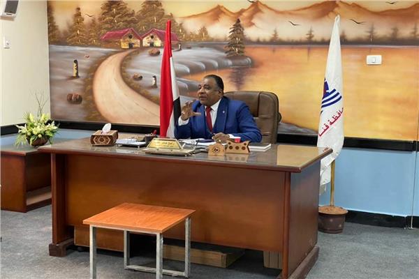 مدير عام تعليم نجع حمادي يؤكد على مراجعة وحصر الزيادات بالمدارس 