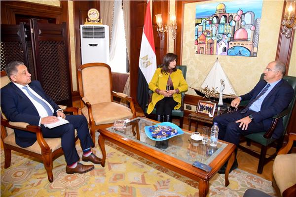 وزيرة الهجرة تستقبل رئيس اتحاد الصناعات