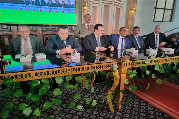 نقيب المهندسين خلال لقائه مهندسي الدقهلية