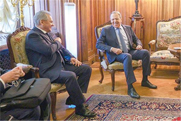  تعبيرات السخرية من «أربعاء الغزو » تبدو على لافروف وشويجو فى اجتماع لهما