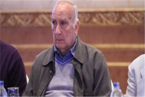 أحمد مصطفي