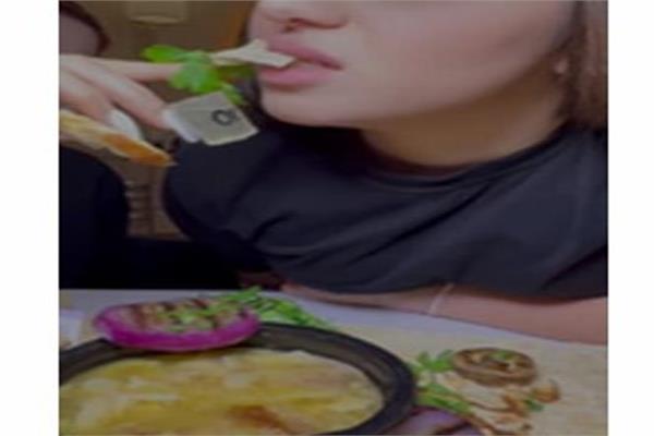 أظافر مصنوعة من الخبز