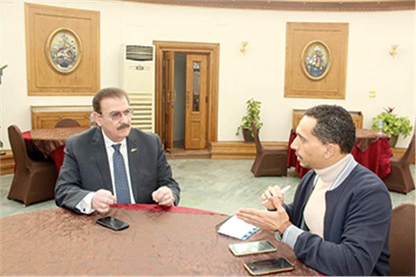 هانى ضاحى نقيب المهندسين أثناء حواره مع محرر «الأخبار »