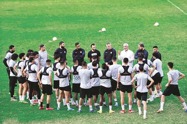 التركيز على لاعبى الزمالك خلال معسكر الفريق قبل مباراة ساجرادا الأنجولى بدورى الأبطال