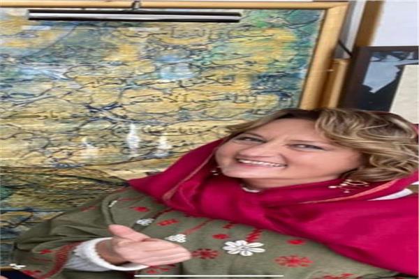 الإسراء والمعراج" بريشة فنانة إيطالية تحظى بإعجاب زوار ملتقى الأزهر للخط العربي والزخرفة