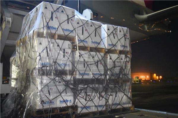 مطار القاهرة يستقبل أكثر من 2 مليون جرعة من لقاح فايزر