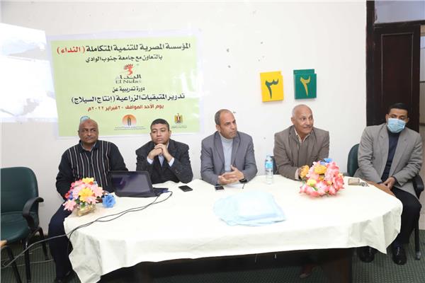 بالتعاون مع مؤسسة النداء دورة تدريبية لطلاب كلية الزراعة بجنوب الوادي 