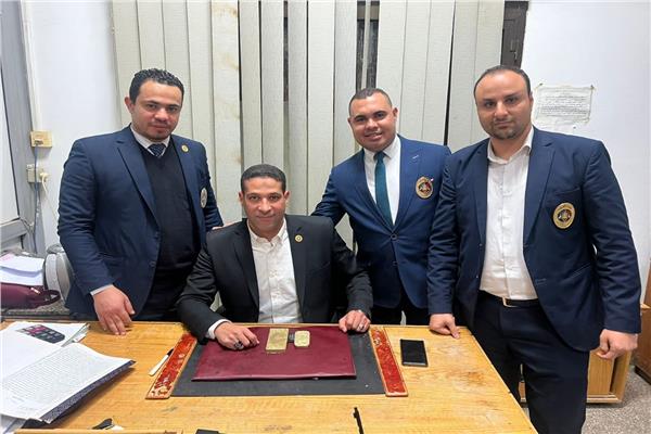 ضبط  تهريب سبيكتين ذهبيتين بمطار شرم الشيخ