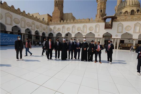 رئيس مجلس الشيوخ الكازاخي يزور الجامع الأزهر