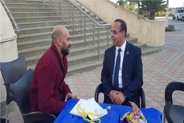  رئيس الكنيسة الرسولية مع محرر بوابة اخبار اليوم