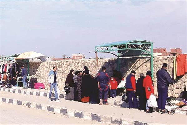 إقبال شديد على بضائع قطاع غزة بشوارع العريش