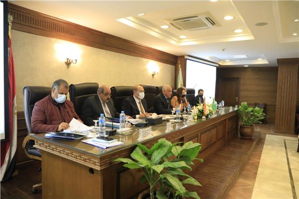 تنفيذي الجيزة يناقش آليات مواجهه التعديات