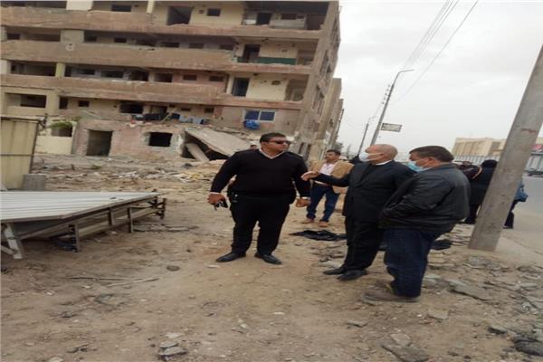إزالة ٨ عقارات بشارع حسين كامل بالماظة لتوسعة طريق السويس   
