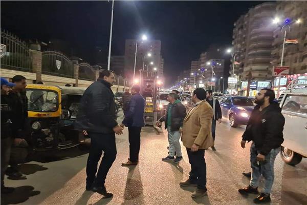 مصادرة 12 توك توك وتخطيط مروري بشارع ترسا بالجيزة