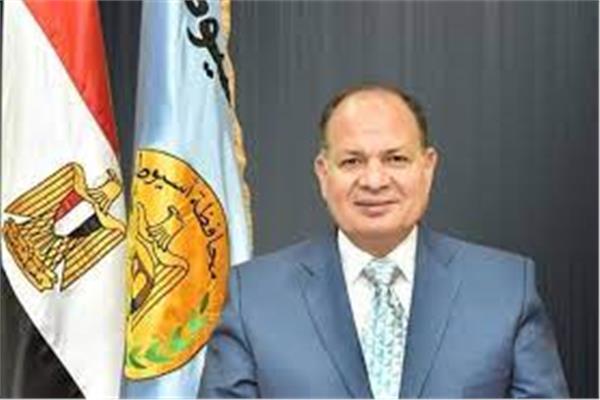 محافظ أسيوط يعلن انطلاق قوافل علاجية بيطرية مجانية بقرى المحافظة 
