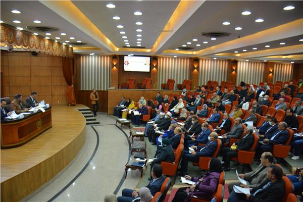   محافظ الدقهلية بالمجلس التنفيذي: لن نسمح بارتكاب أي مخالفة أو تعدي علي الأراضي الزراعية 