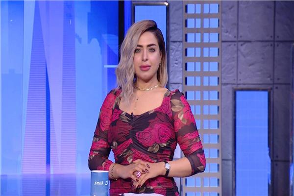 الإعلامية منى العمدة 