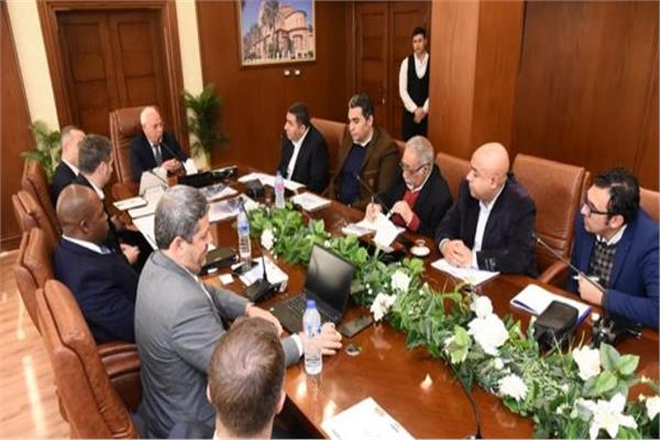 محافظ بورسعيد يستقبل مستثمرين ايطالي في مجال السياحة