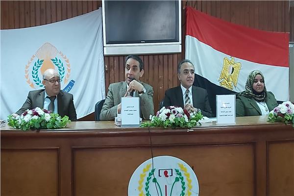 جانب من الندوة 