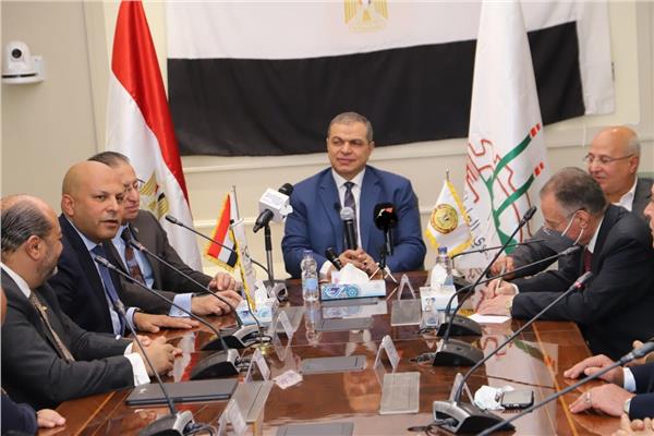 سعفان يوجه بعمل مشروعات صغيرة لمن وصل سن المعاش