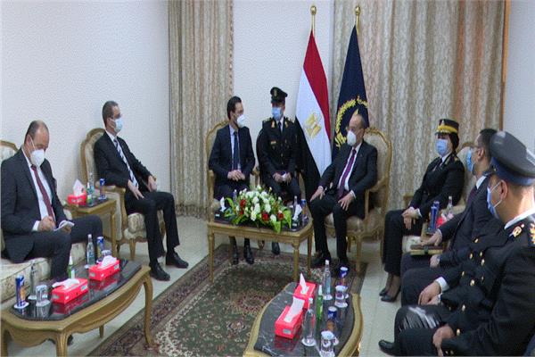 قيادات قطاع حقوق الإنسان بوزارة الداخلية خلال اللقاء مع وفد اللجنة الدولية للصليب الأحمر