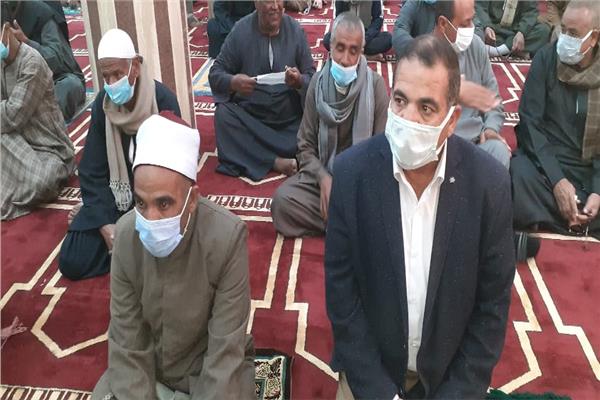 صلاة الجمعة بمسجد الإمام الحسين