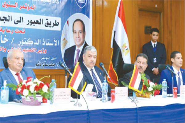  رئيس أكاديمية السادات يترأس إحدى جلسات المؤتمر