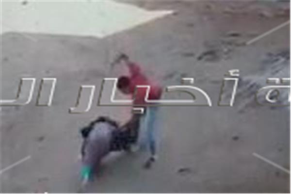 حبس الشاب ووالده اعتديا على جارتهما المسنة بالضرب