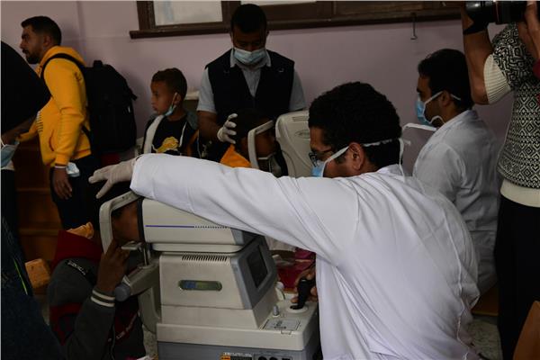 الداودى وغرباوى يتابعان فعاليات القافلة الطبية لطلاب مدارس مركز الوقف 