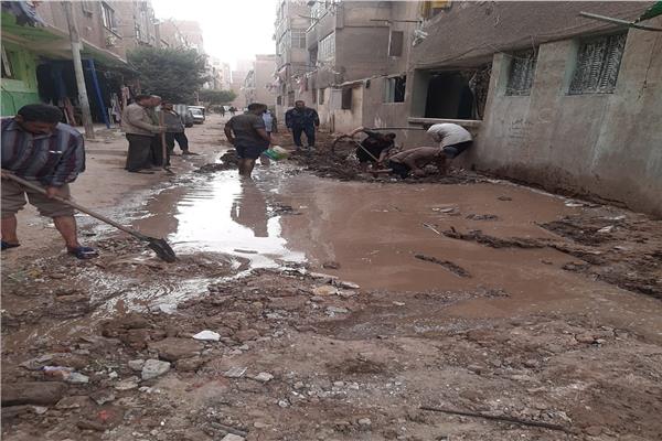  إصلاح انفجار مائى بخط مياه بشبرا الخيمة