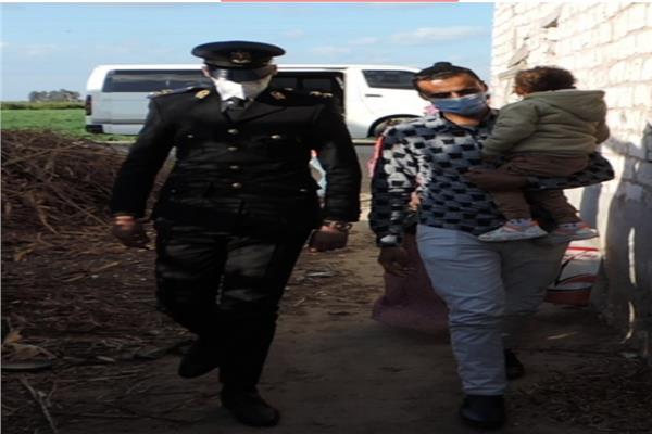 الطفل عقب عودته لقريته